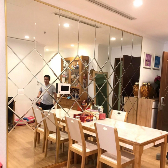 MẪU KÍNH THỦY TRANG TRÍ PHÒNG BẾP - GIÚP MỞ RỘNG KHÔNG GIAN